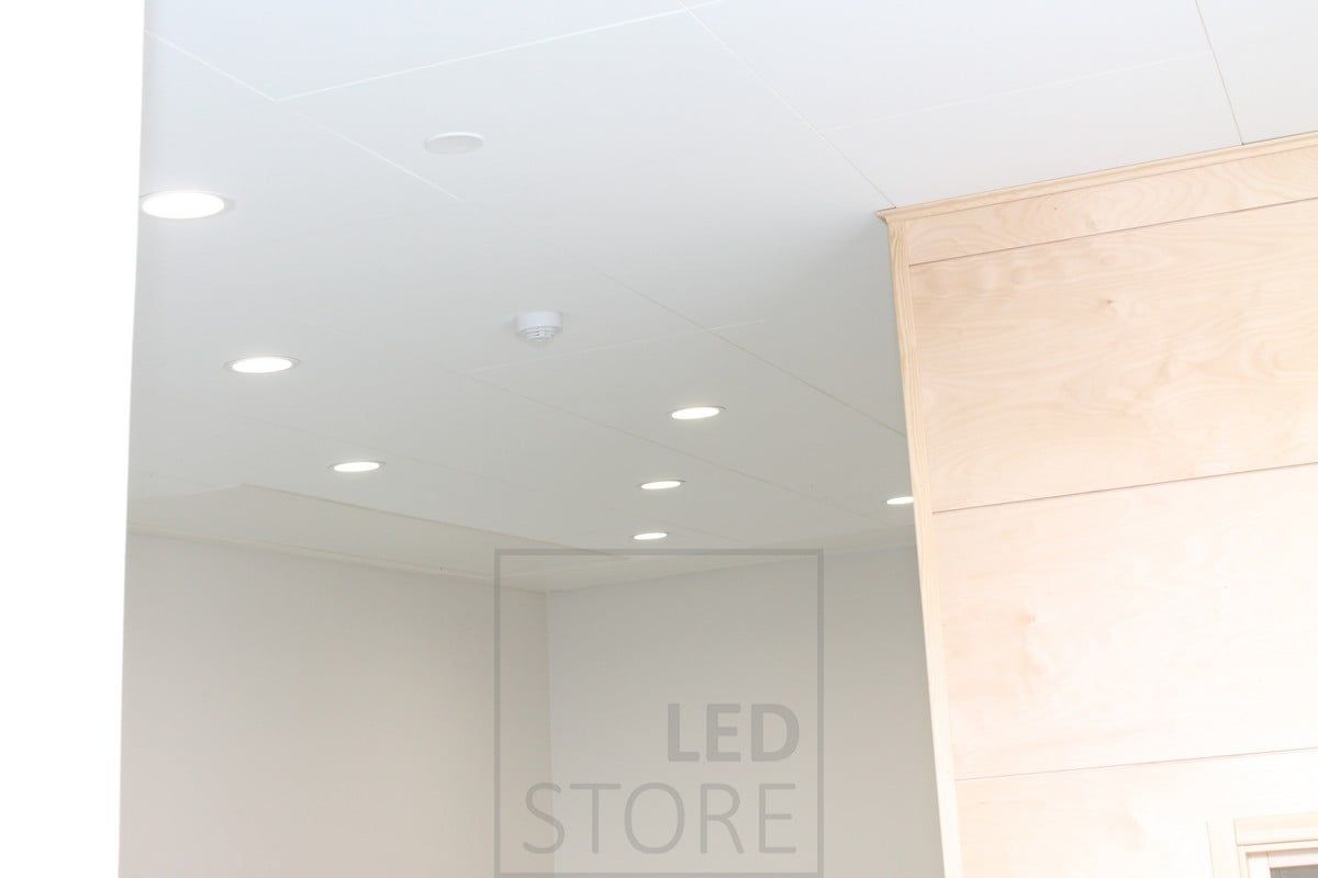 Cirkulär LED-taklampa med jämn och effektiv belysning, lämplig för hemmets alla rum. Ledstore.fi